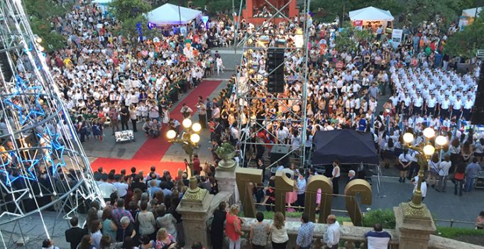 manzur-alumnos-explanada-dos