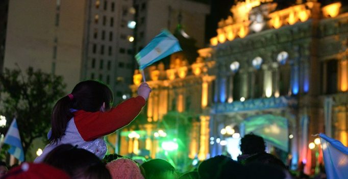 vecinos-Plaza-Independencia-Bicentenario1-e1499098749689