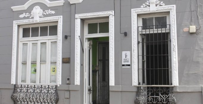 Frente-del-Museo-Iramain